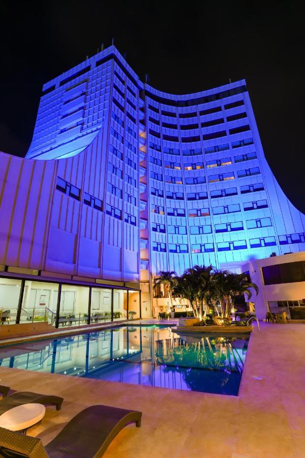 Hotel Casino Internacional Cúcuta Zewnętrze zdjęcie The hotel at night